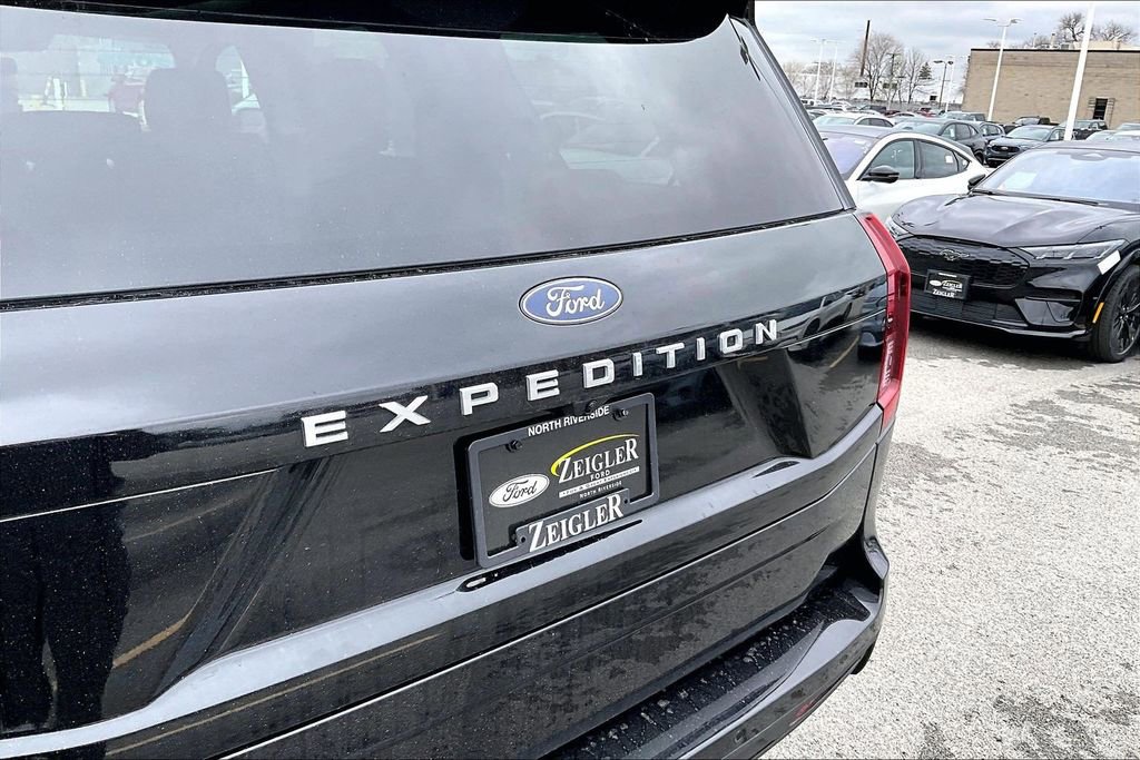 Used 2025 Ford Expedition Active image 8