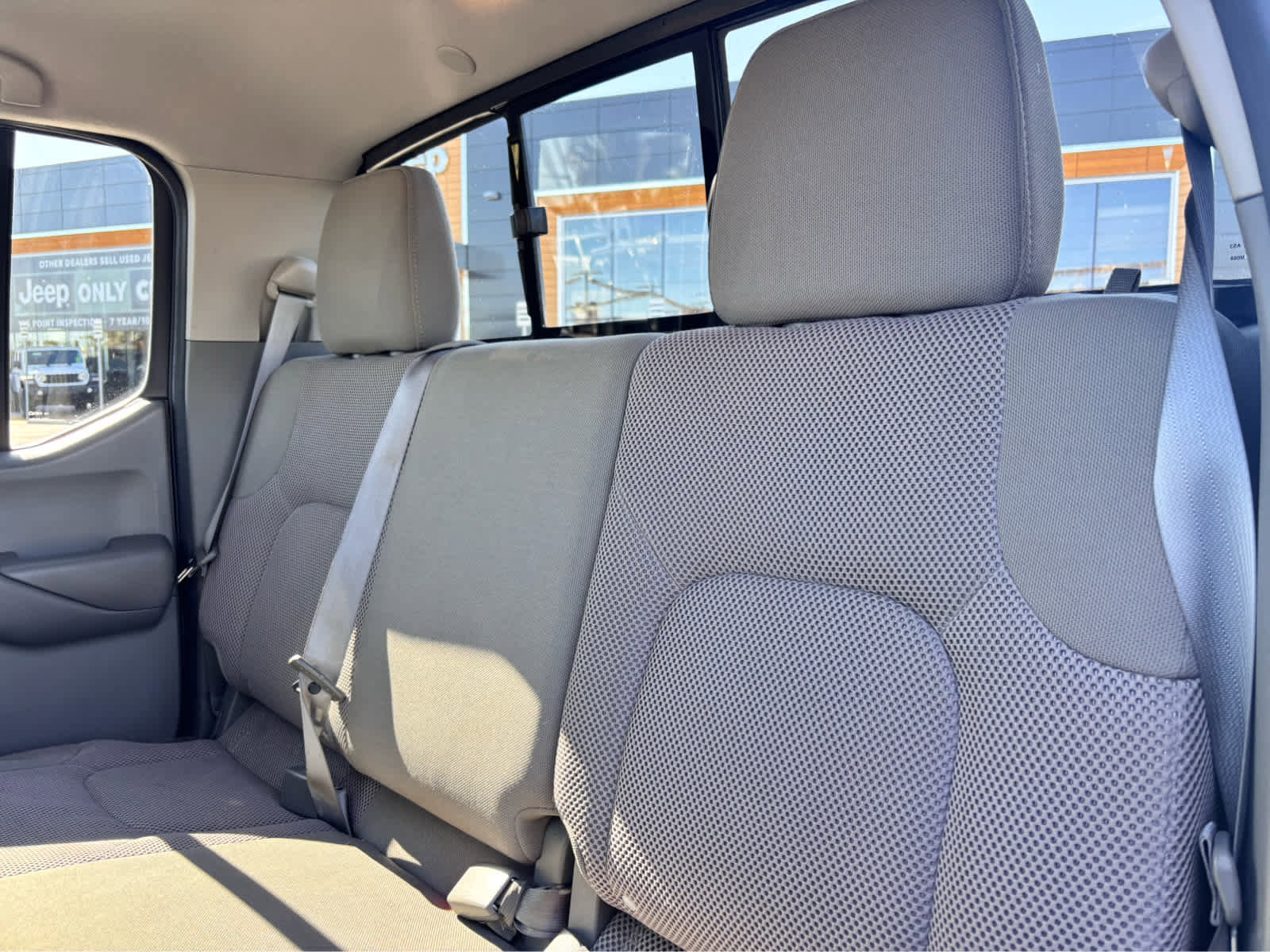 Used 2019 Nissan Frontier SV image 9