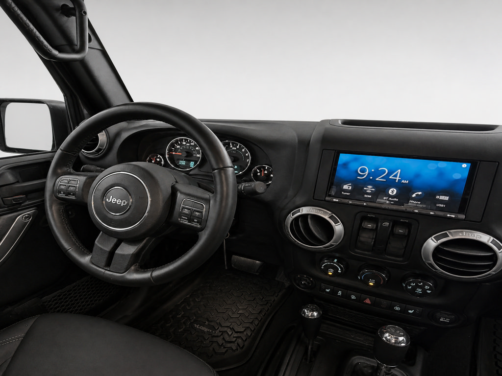 Used 2018 Jeep Wrangler Sahara w/ Connectivity Group AWD/4WD image 15
