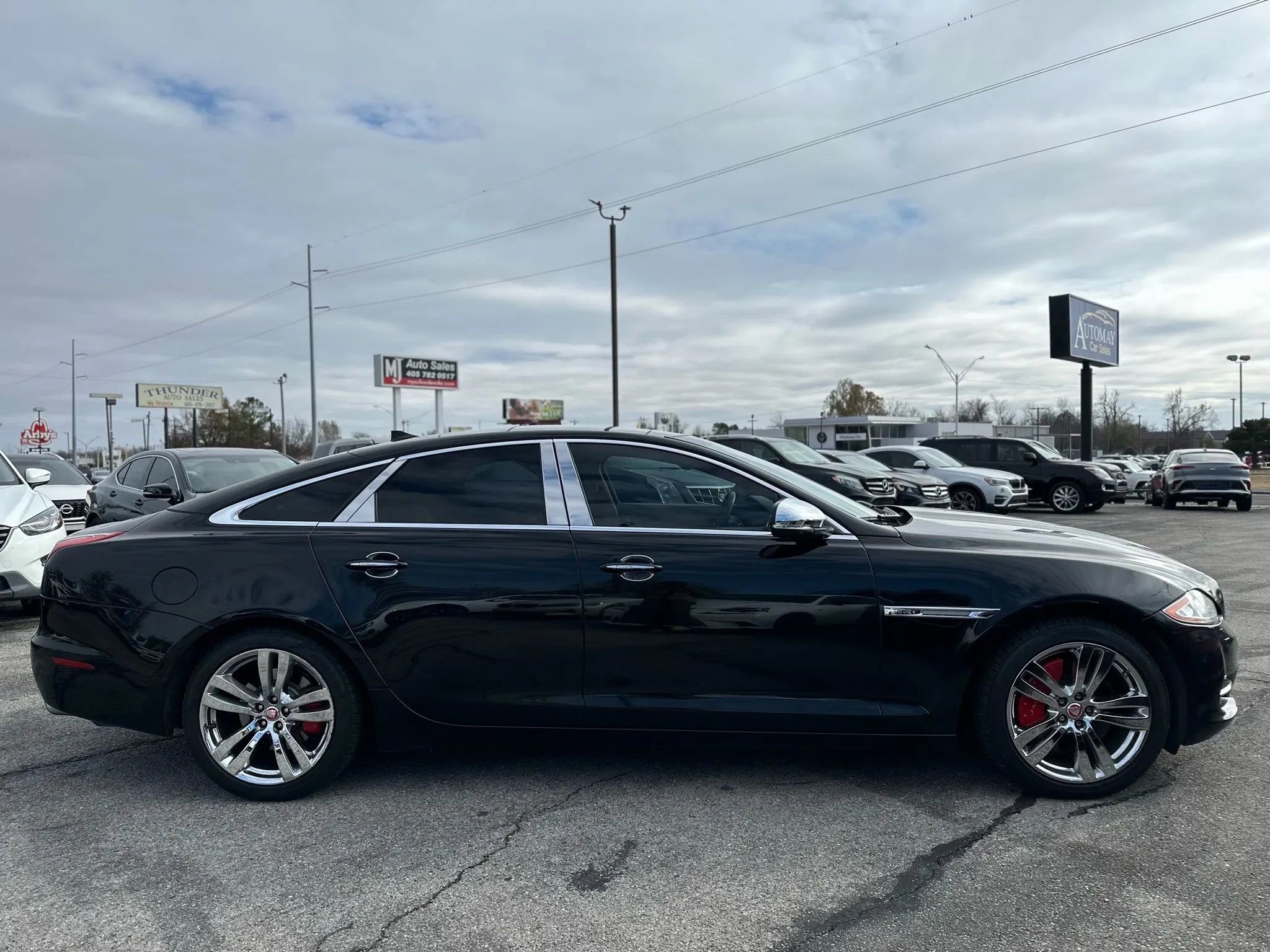 Used 2013 Jaguar XJ image 5