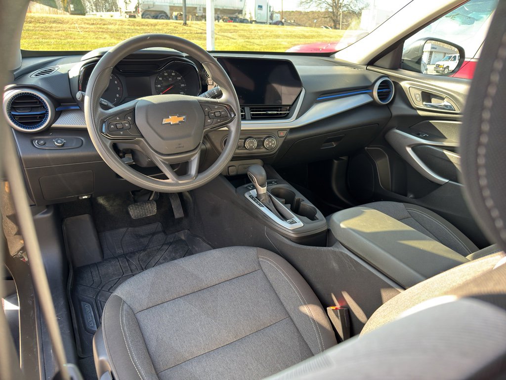 Used 2024 Chevrolet Trax LS image 16