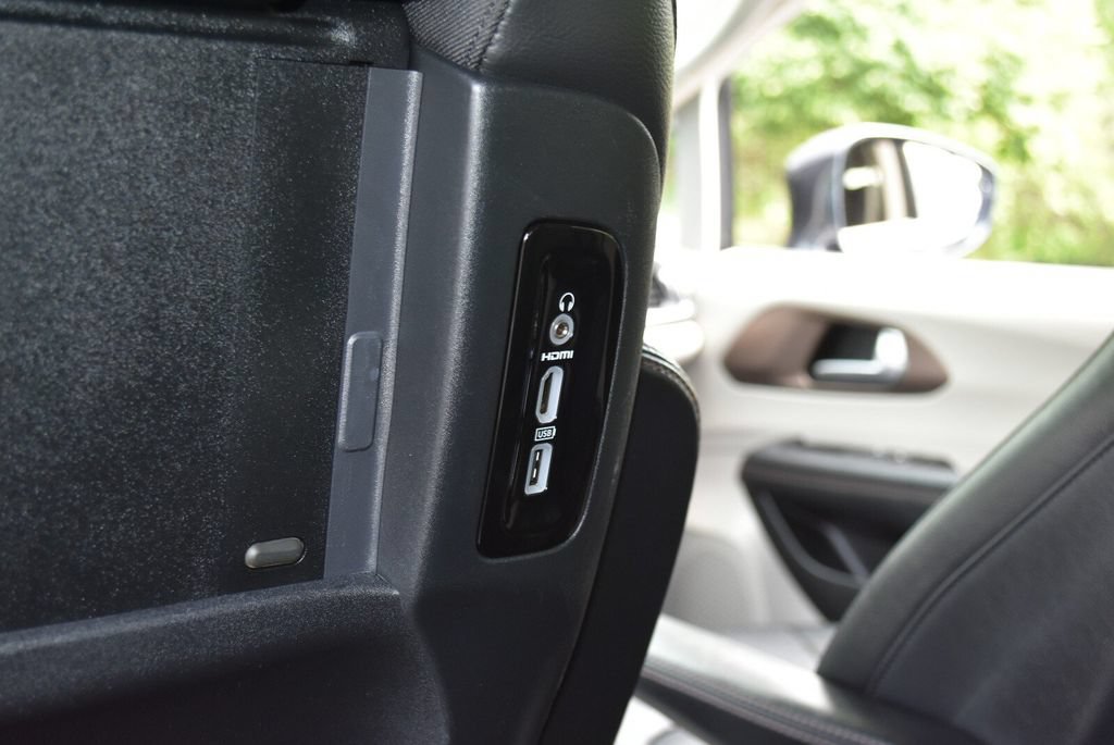 Used 2019 Chrysler Pacifica Touring-L Plus FWD image 30