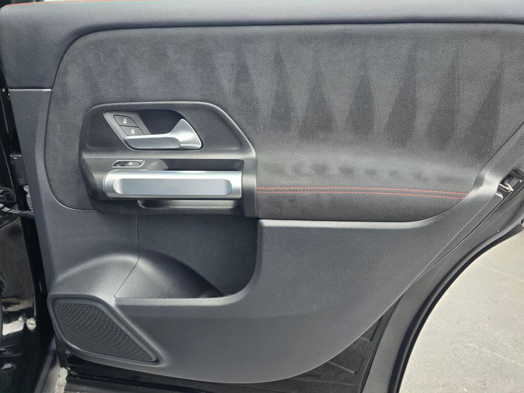 Used 2022 Mercedes-Benz GLB 35 AMG 4MATIC image 26