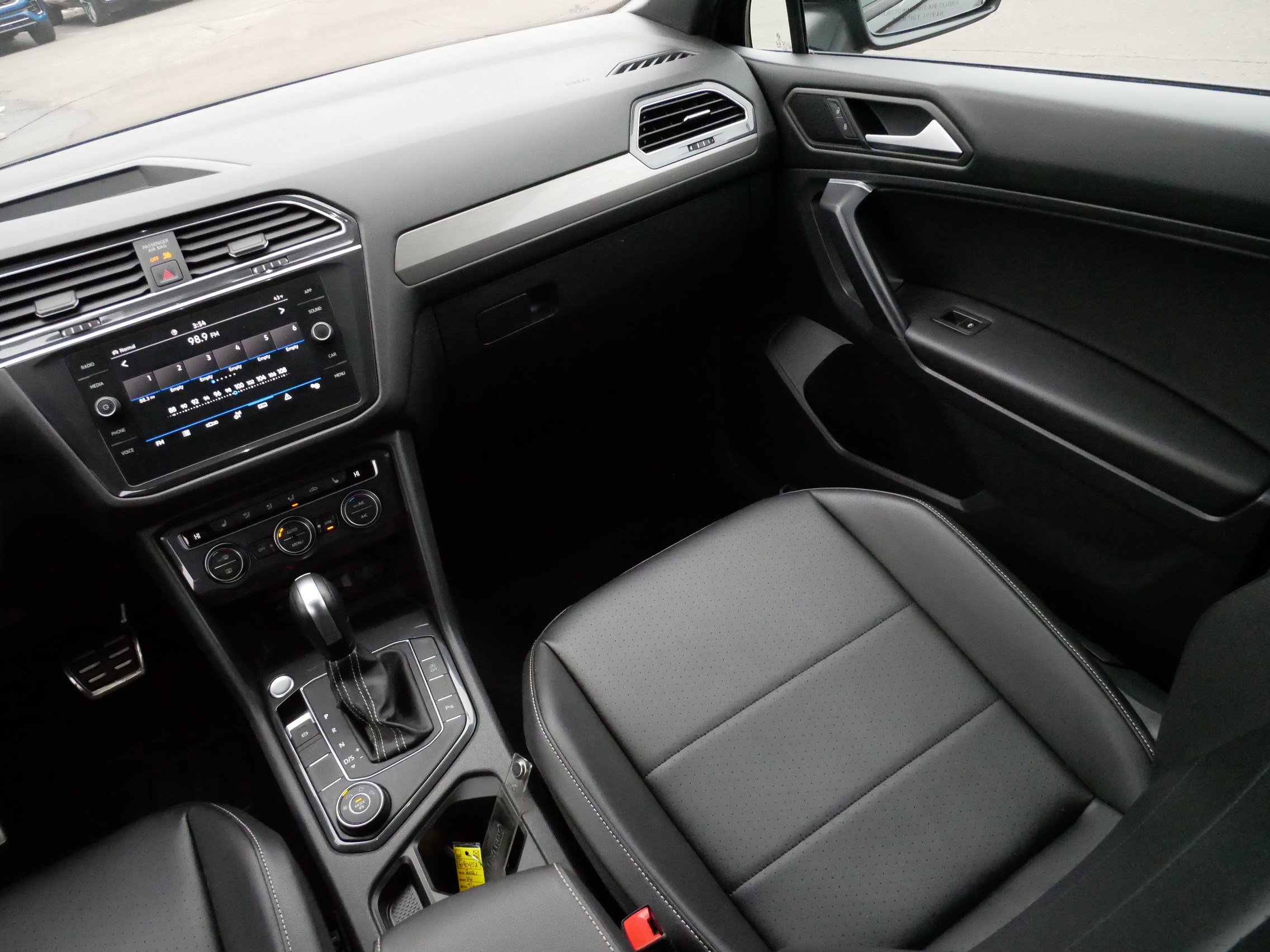 Used 2021 Volkswagen Tiguan SE R-Line image 11