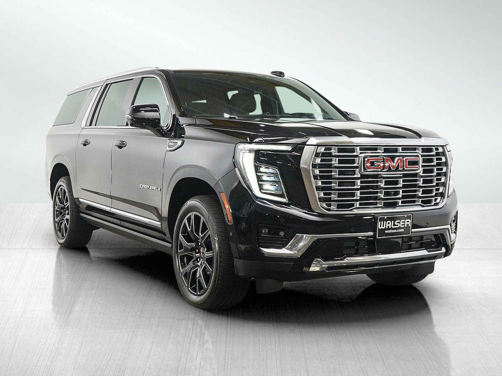 Used 2025 GMC Yukon XL Denali w/ Denali Reserve Package AWD/4WD image 8