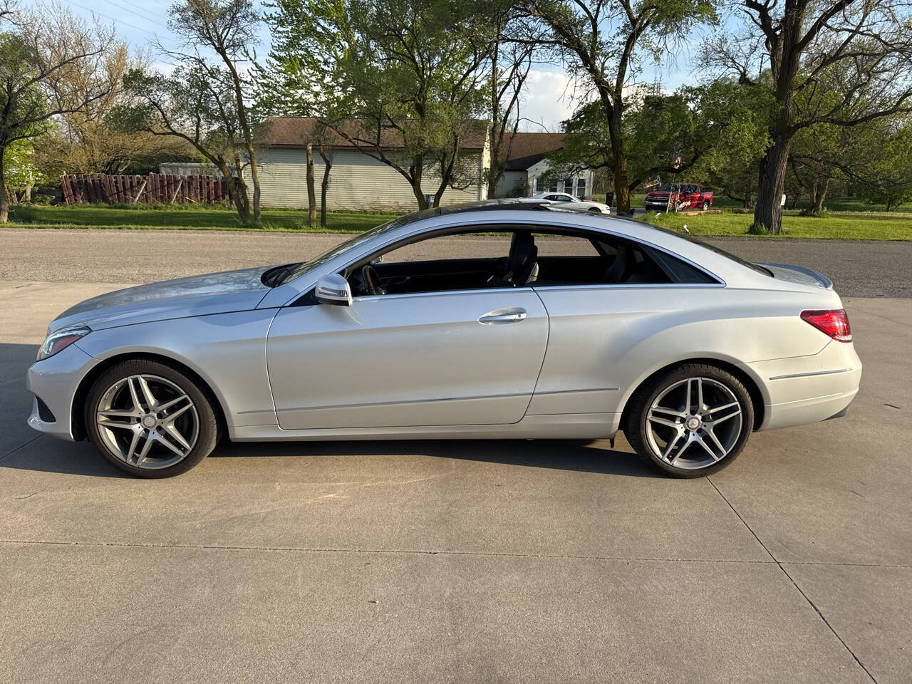 Used 2014 Mercedes-Benz E 350 4MATIC Coupe image 2