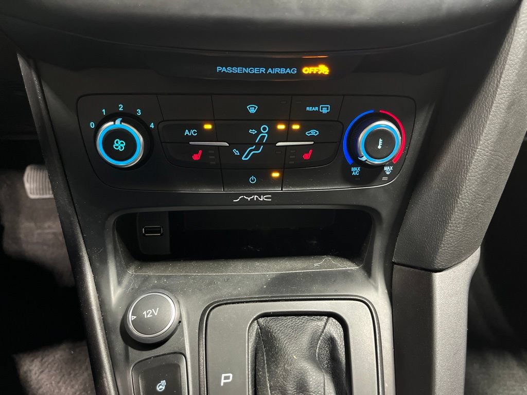 Used 2015 Ford Focus SE w/ SE Cold Weather Package FWD image 26