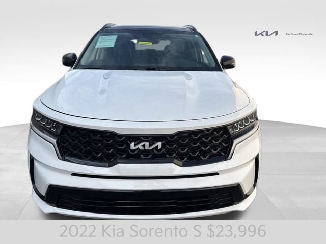 Certified 2022 Kia Sorento S w/ Panoramic Sunroof Package image 3