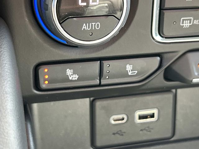 Used 2022 Chevrolet Tahoe Z71 w/ Luxury Package AWD/4WD image 33