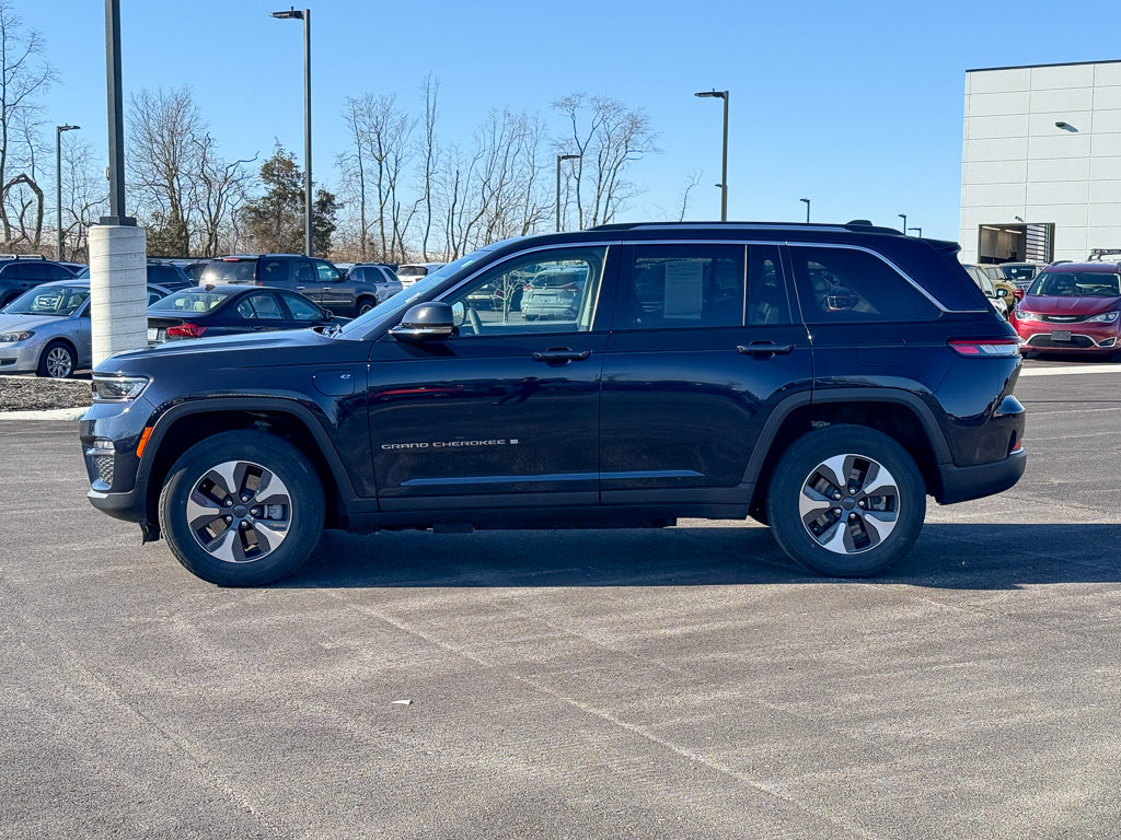 Used 2022 Jeep Grand Cherokee Limited 4xe image 2