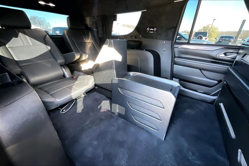 Used 2024 Chevrolet Suburban RST w/ Luxury Package AWD/4WD image 23