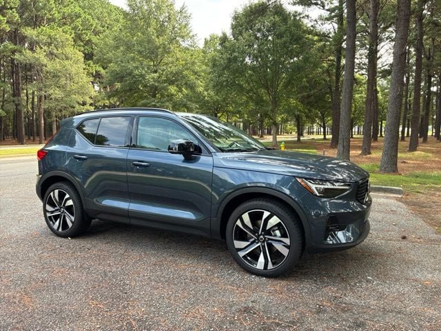 New 2026 Volvo XC40 B5 Ultra w/ Climate Package AWD/4WD image 4