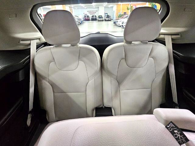 Used 2021 Volvo XC90 T5 Momentum w/ Climate Package image 18