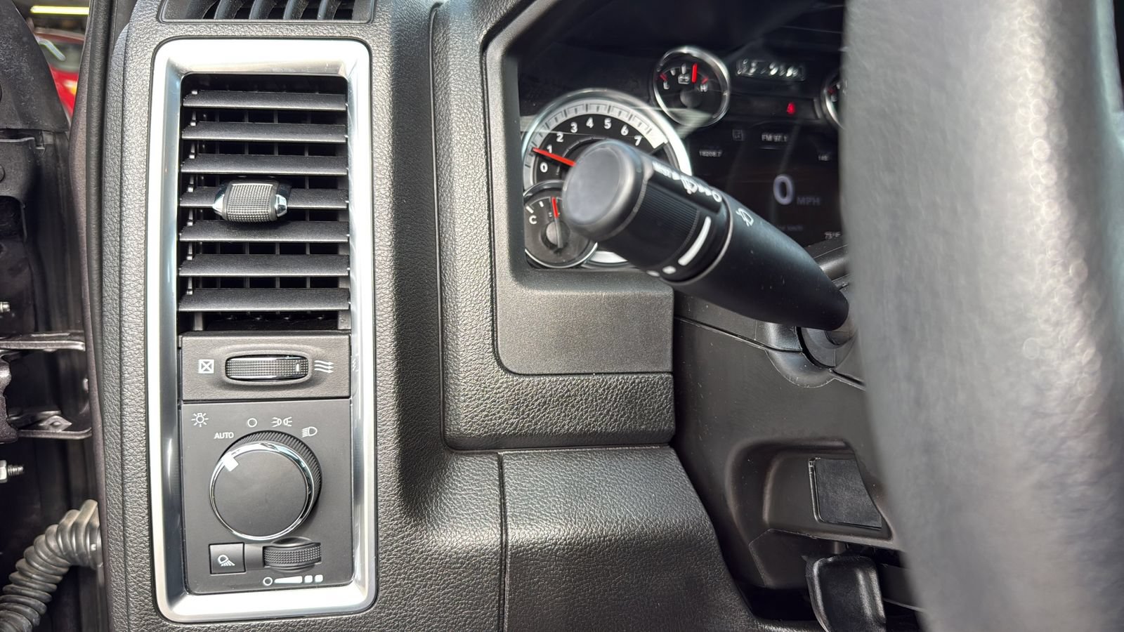 Used 2023 RAM 1500 Classic SLT AWD/4WD image 17