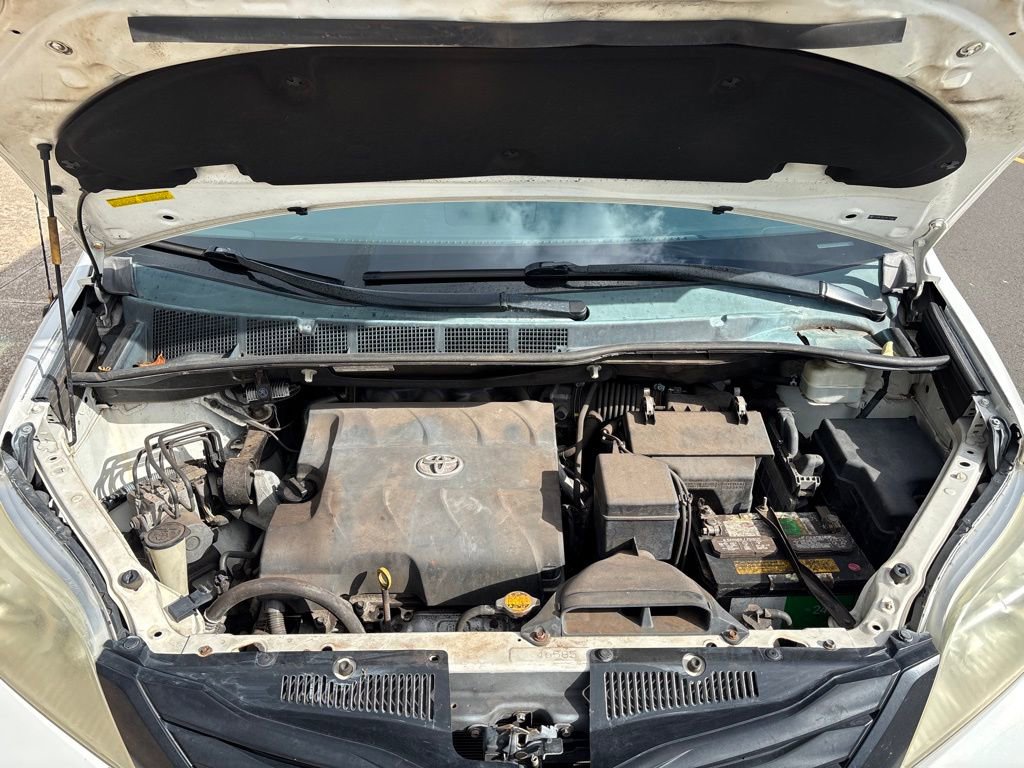 Used 2013 Toyota Sienna L FWD image 19