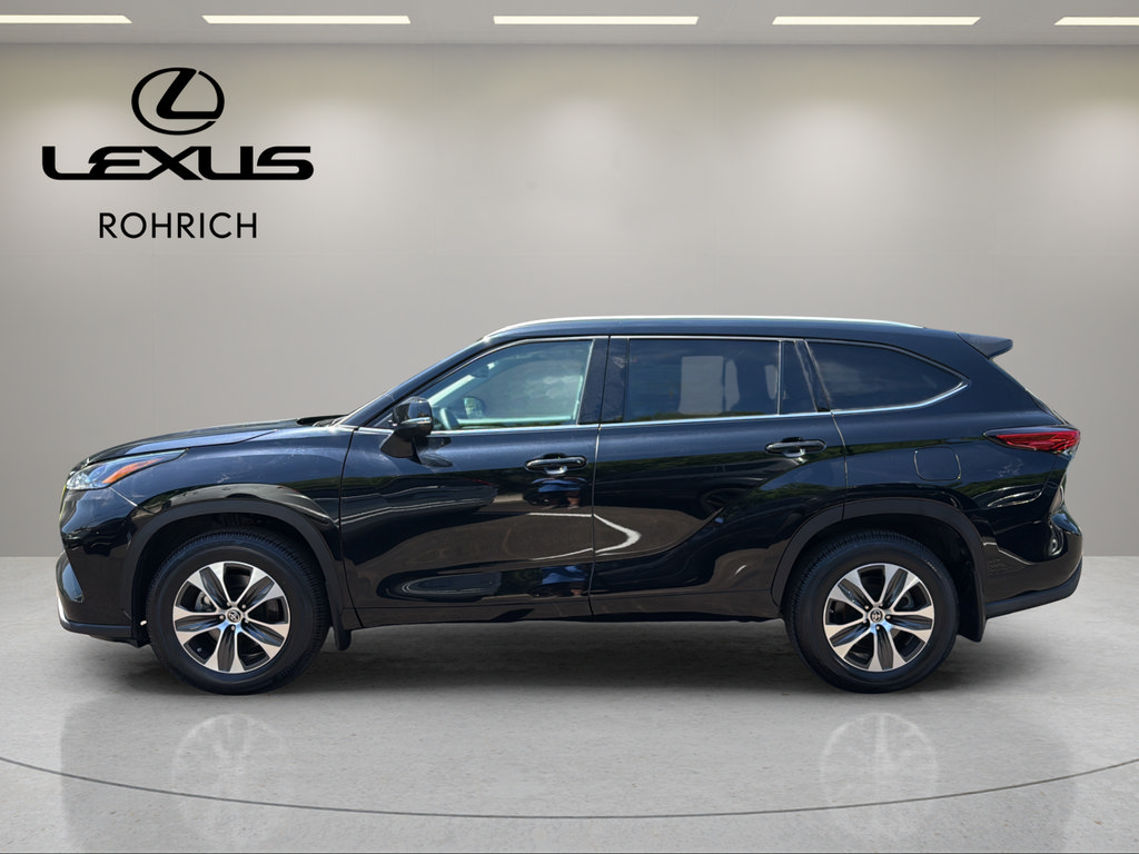 Used 2022 Toyota Highlander XLE AWD/4WD image 9