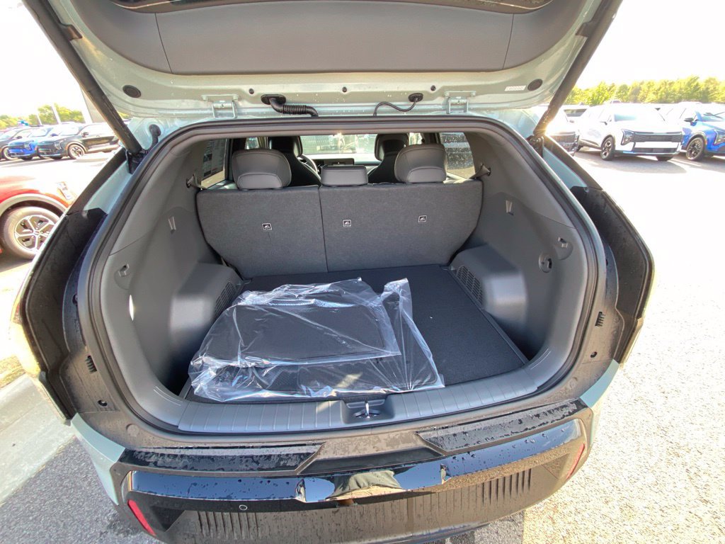New 2027 Kia EV3 Land FWD image 9
