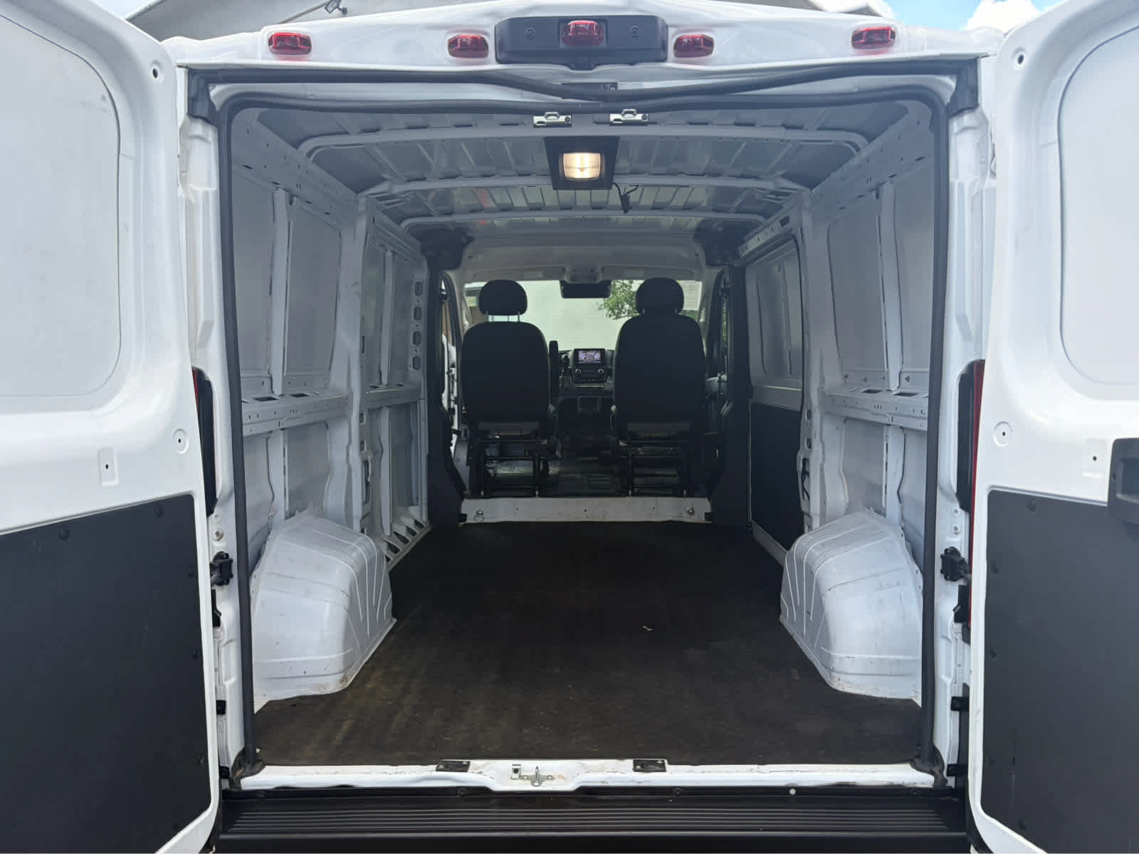 Used 2025 RAM ProMaster 2500 w/ Convenience Group FWD image 21