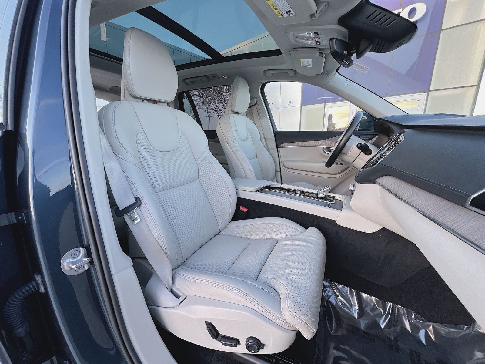 Certified 2023 Volvo XC90 T8 Ultimate image 28