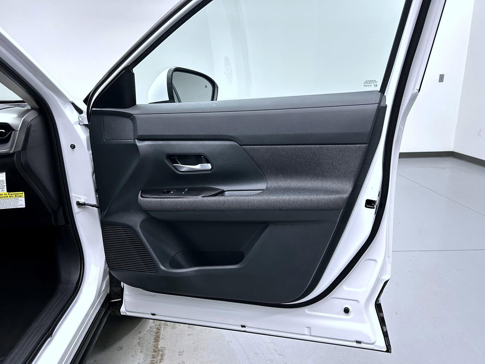 Used 2025 Nissan Kicks SV image 16