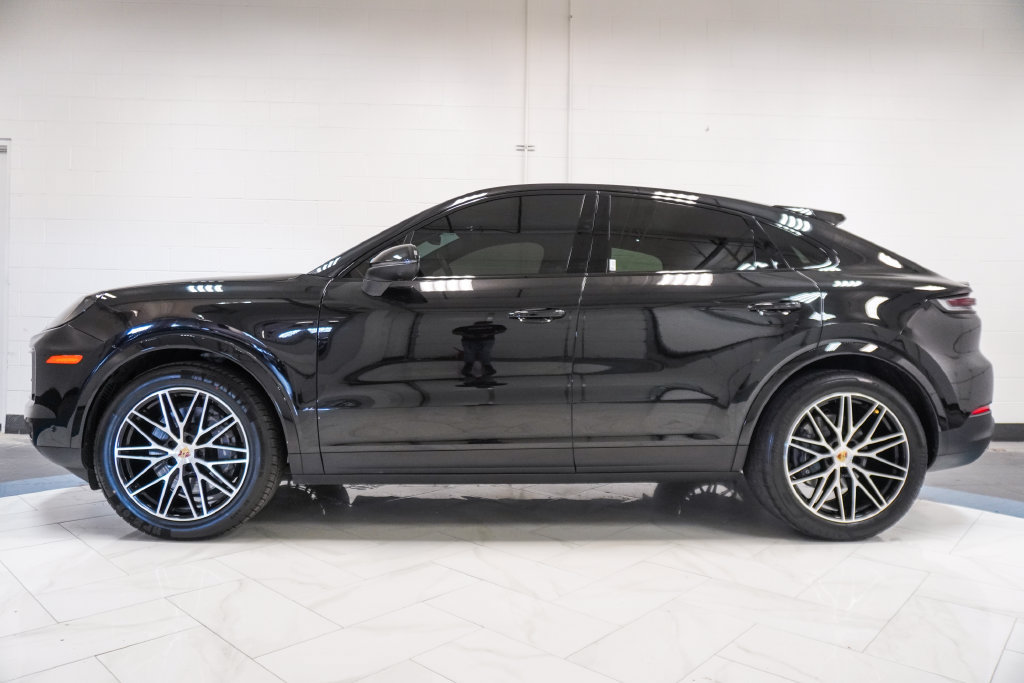 Used 2024 Porsche Cayenne Coupe AWD/4WD image 32