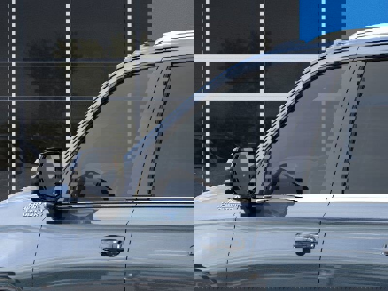 New 2026 Chevrolet Suburban High Country image 12