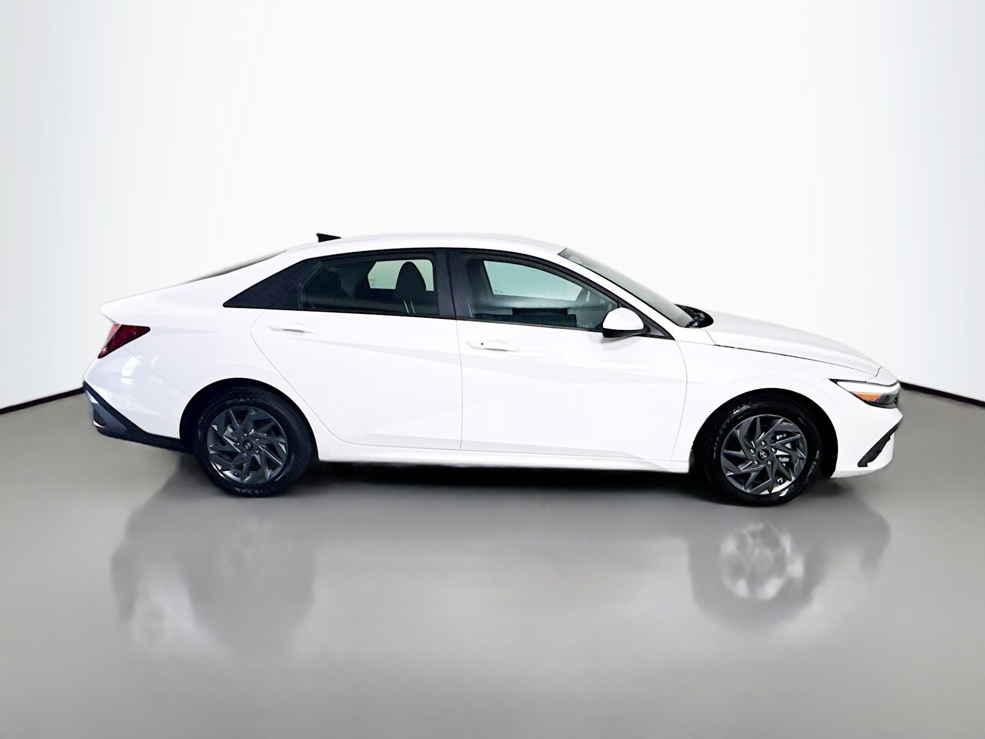 Used 2024 Hyundai Elantra SEL FWD image 11
