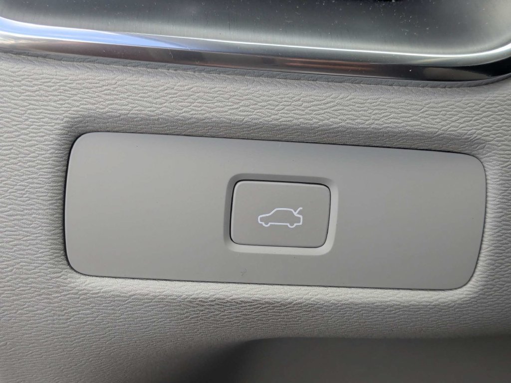 Certified 2024 Volvo XC60 B5 Core AWD/4WD image 29