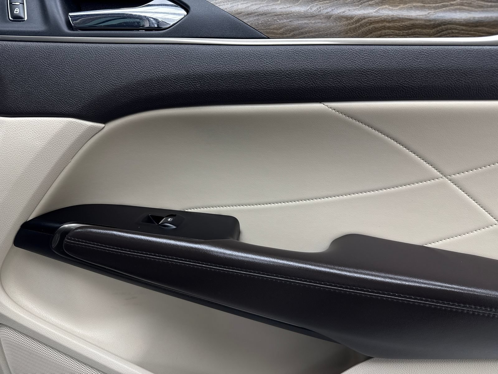 Used 2019 Lincoln MKC Reserve FWD image 45