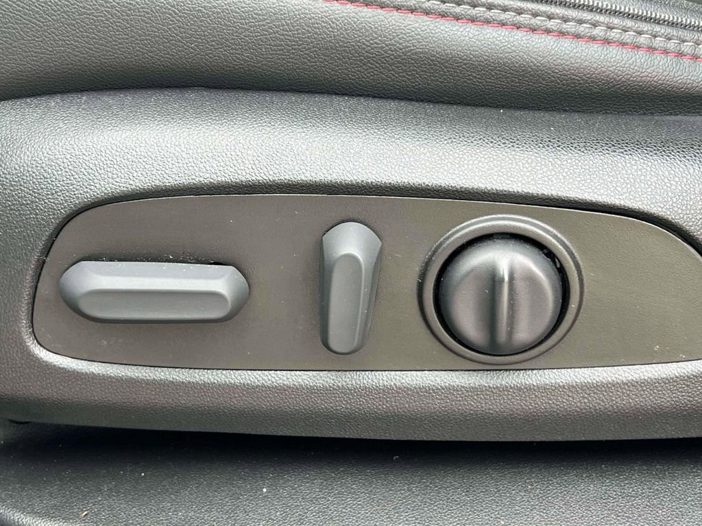 Used 2023 Chevrolet Traverse RS AWD/4WD image 18