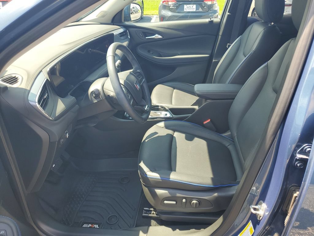 Used 2025 Buick Encore GX Sport Touring w/ Comfort Package FWD image 5