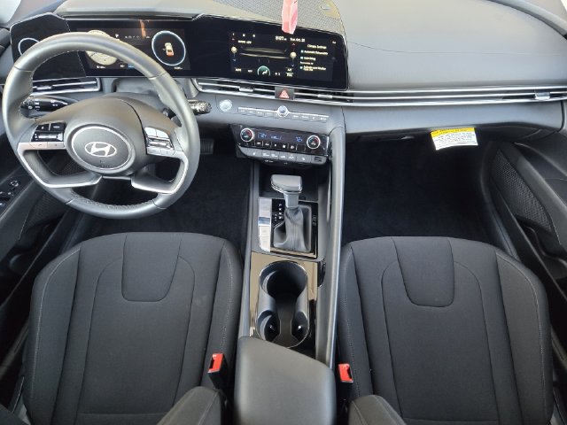 Certified 2025 Hyundai Elantra SEL FWD image 19