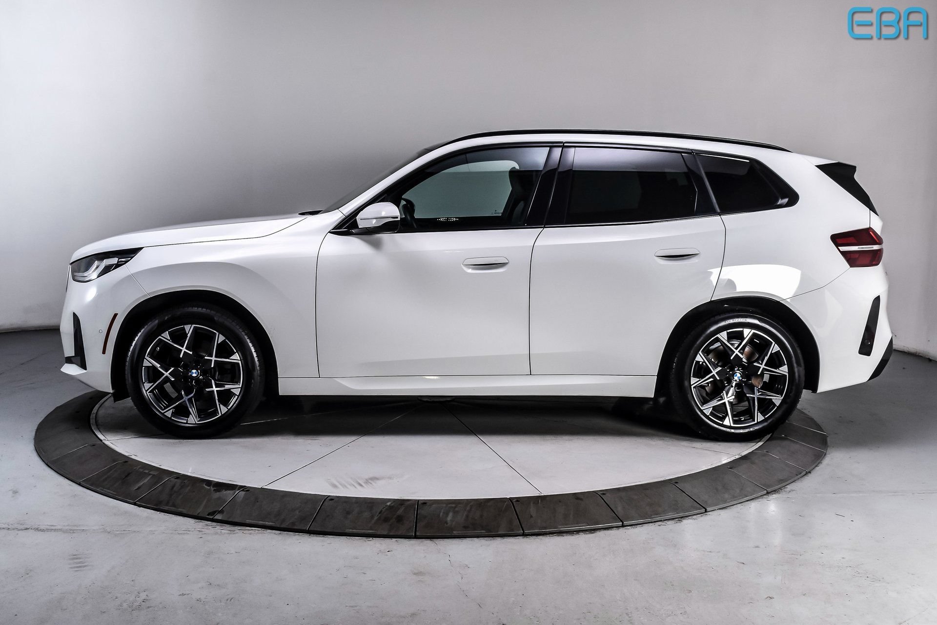 Used 2025 BMW X3 xDrive30i w/ M Sport Package AWD/4WD image 3