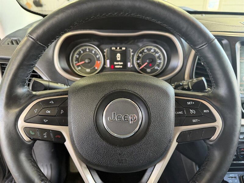 Used 2014 Jeep Cherokee Latitude w/ Comfort/Convenience Group AWD/4WD image 22