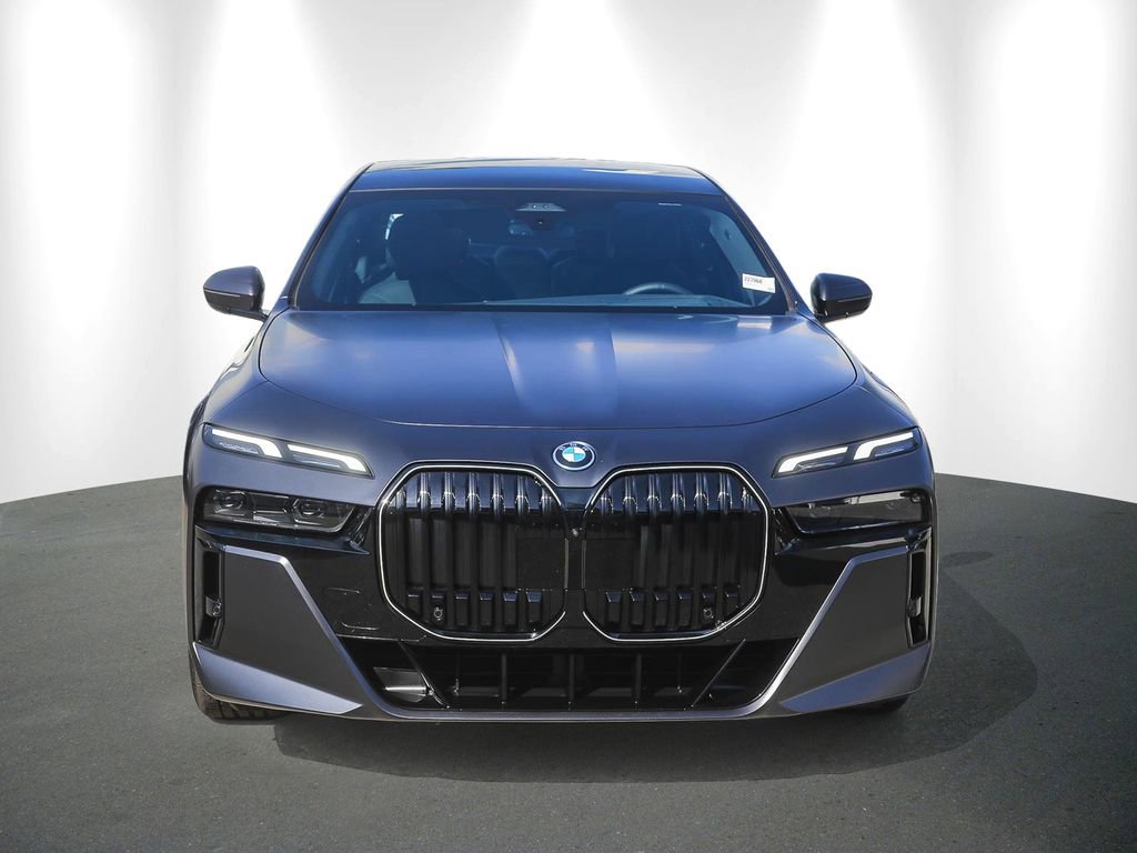 Used 2025 BMW i7 xDrive60 w/ Premium Package AWD/4WD image 2