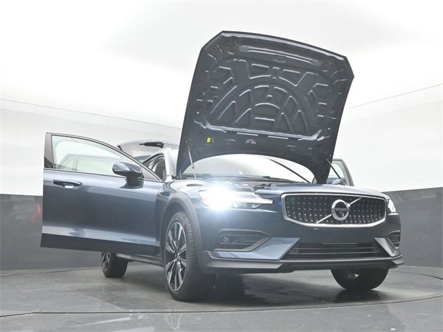 Used 2022 Volvo V60 T5 Cross Country w/ Advanced Package image 53