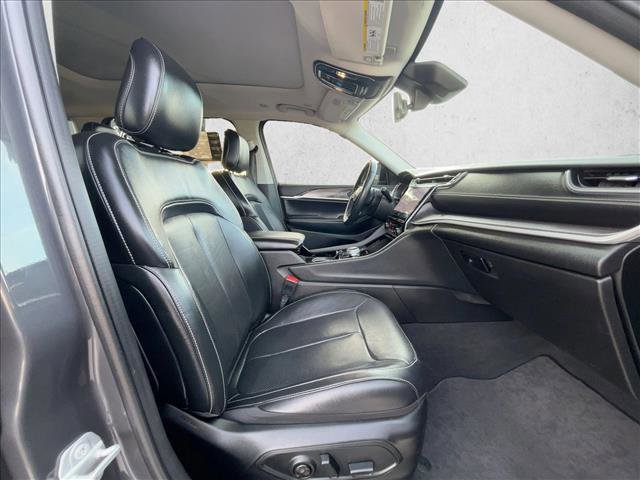 Used 2022 Jeep Grand Cherokee L Limited w/ Luxury Tech Group II image 21