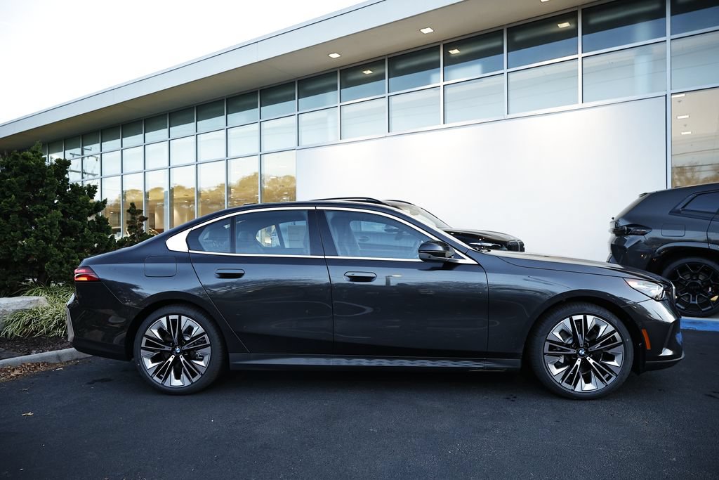 Used 2026 BMW 530i w/ Premium Package RWD image 4