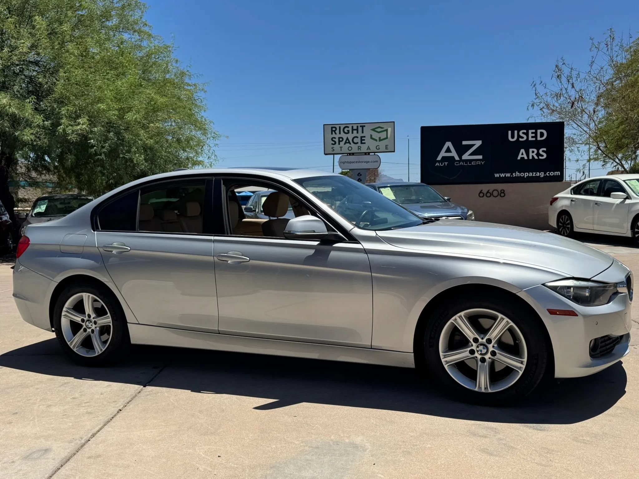 Used 2014 BMW 320i xDrive Sedan AWD/4WD image 5