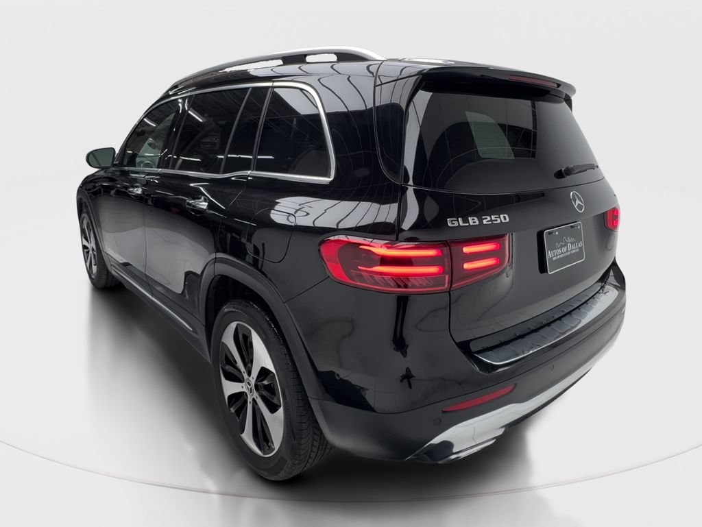 Used 2025 Mercedes-Benz GLB 250 4MATIC image 10