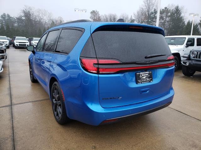 New 2026 Chrysler Pacifica Select w/ S Appearance Package image 4