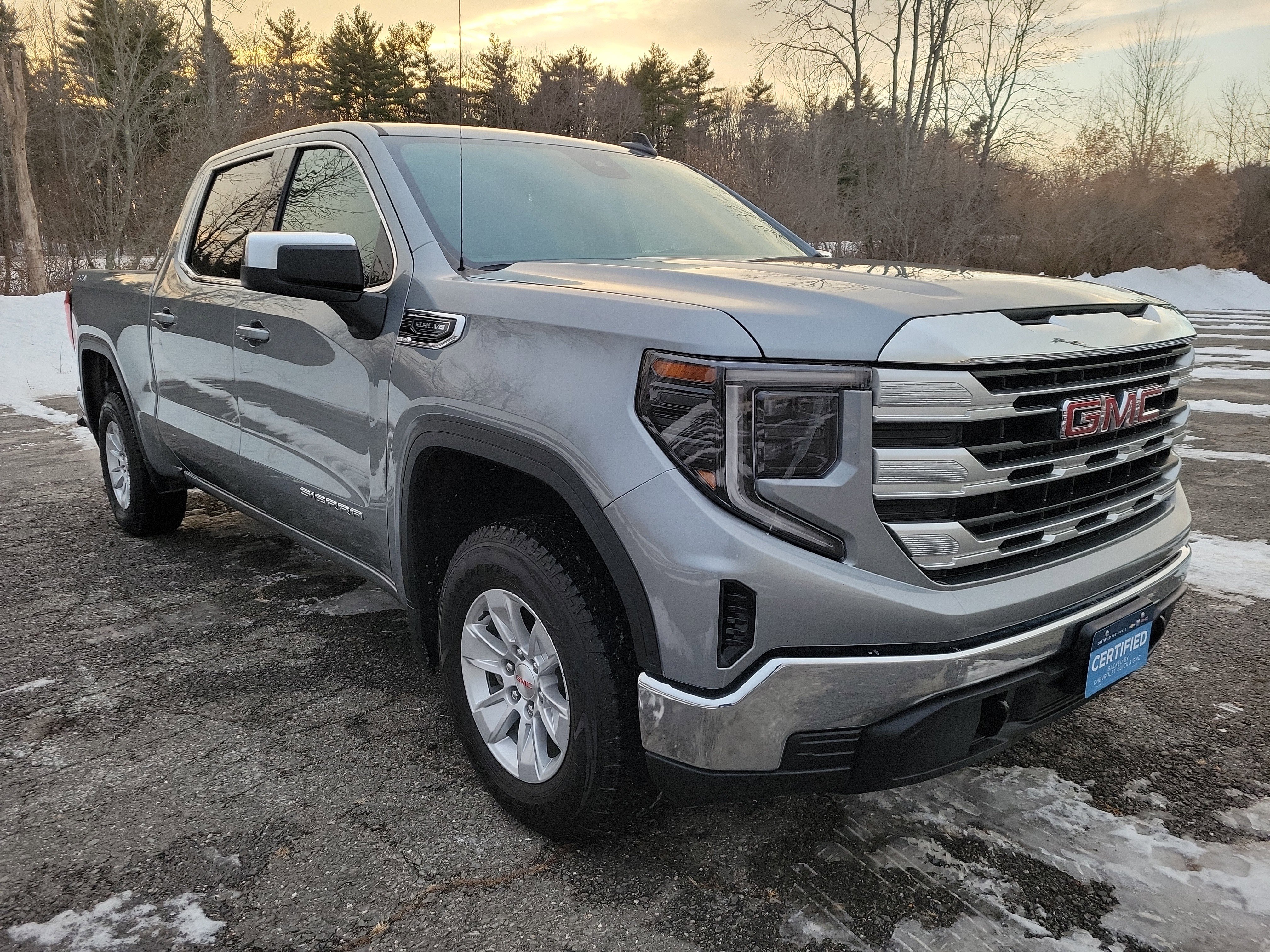 Used 2024 GMC Sierra 1500 SLE image 3