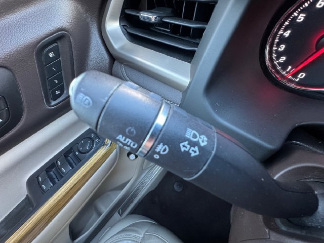 Used 2018 GMC Acadia Denali w/ Technology Package FWD image 25