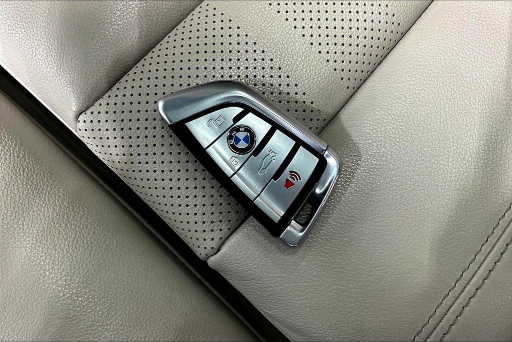 Used 2020 BMW X5 xDrive40i w/ Premium Package image 13