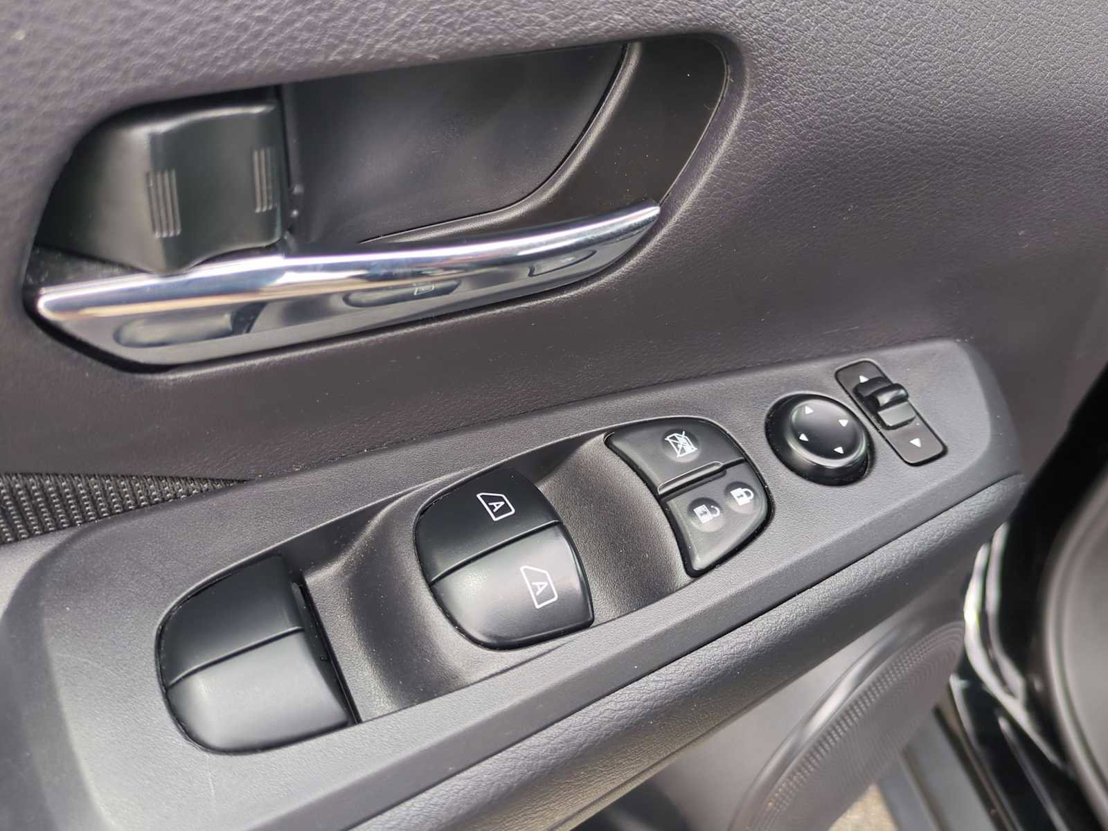 Used 2024 Nissan Kicks SV FWD image 21