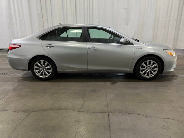 Used 2015 Toyota Camry XLE w/ Moonroof Package image 3