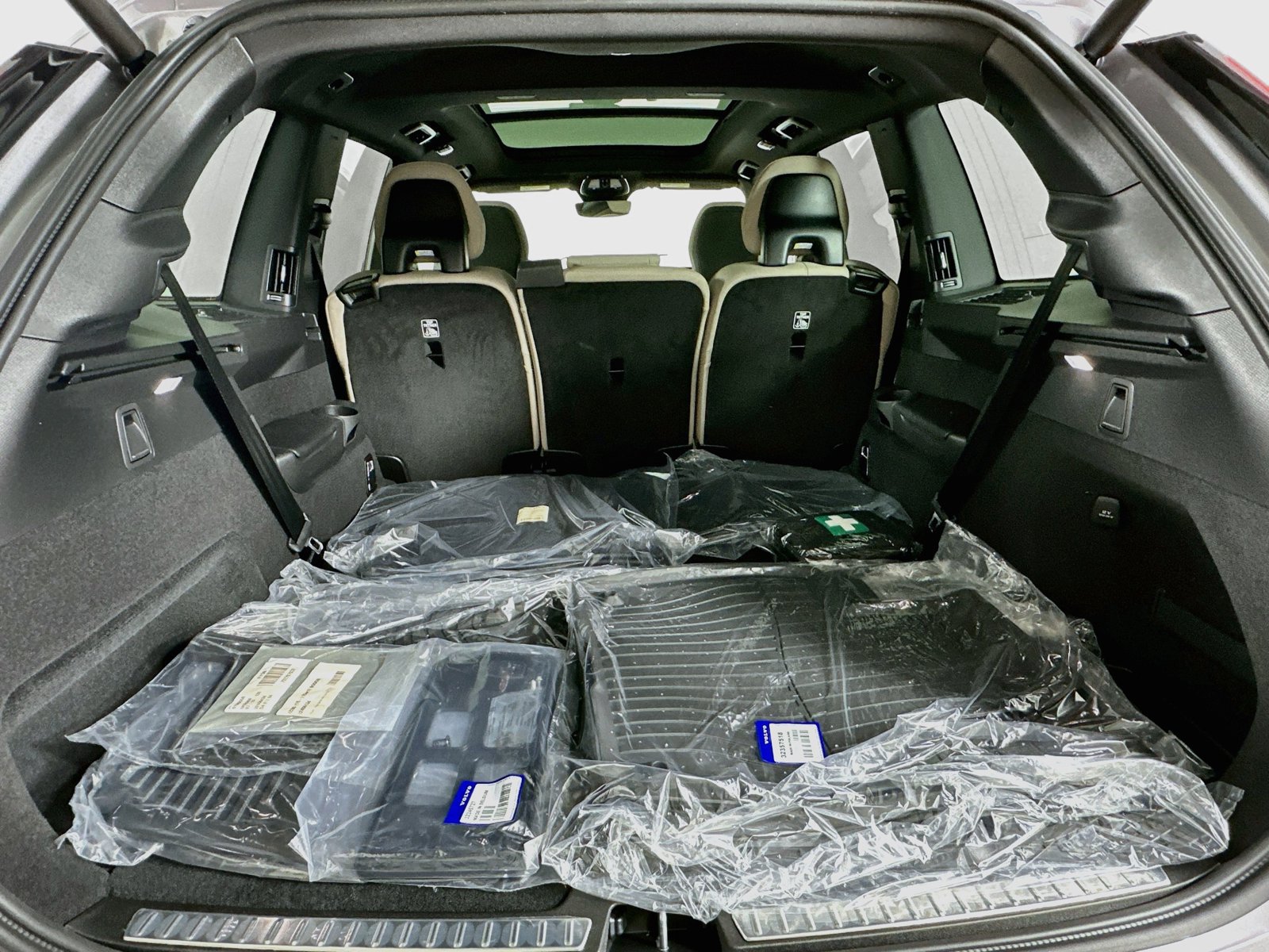 New 2026 Volvo XC90 T8 Plus w/ Protection Package Premier AWD/4WD image 38