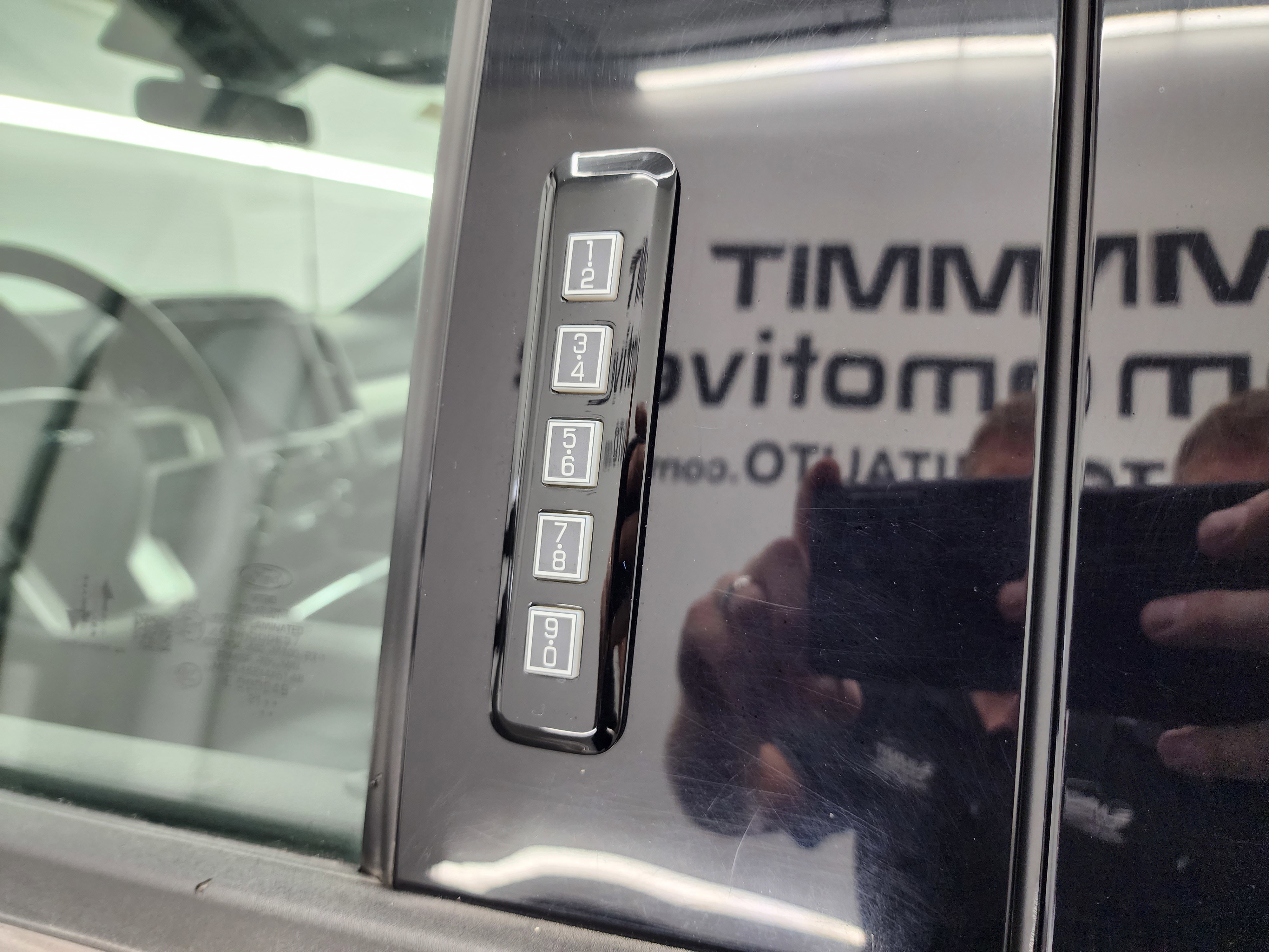 Used 2022 Ford F350 Lariat image 36