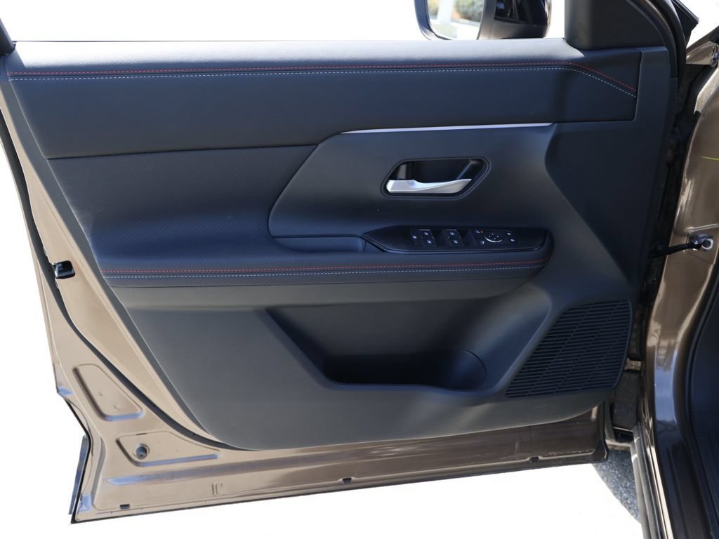 New 2026 Nissan Kicks SR FWD image 23