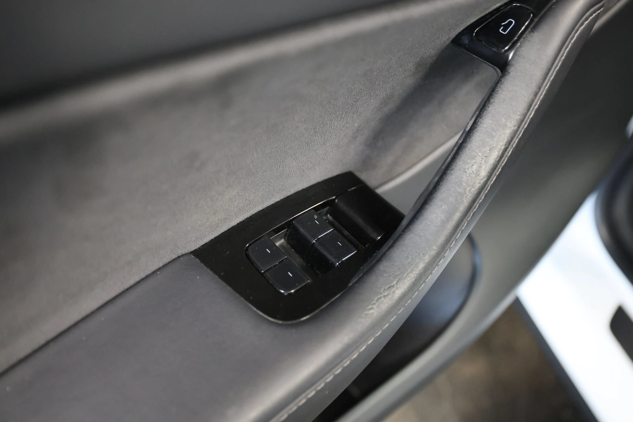 Used 2021 Tesla Model Y Long Range AWD/4WD image 24